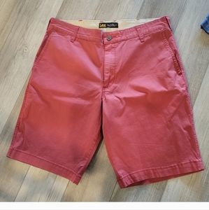LEE MEN'S RED FLAT FRONT SHORTS SIZE 34